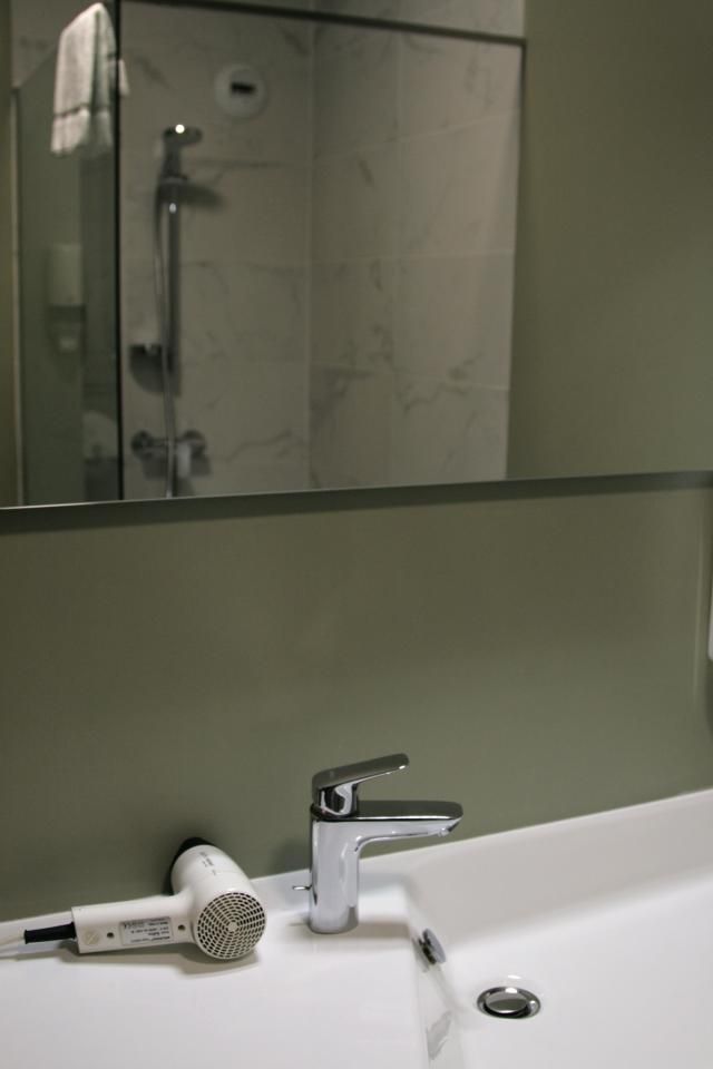 Hôtel Albion - Bathroom